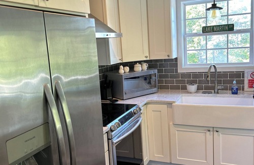 Jacksons' Gap House | Beautiful Pet friendly waterfront on lake Martin!nWelcome to “Driftwood Vista”