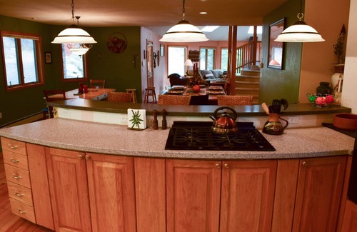 Georgetown House | Pet-Friendly Retreat at the Foot of Saxon Mountain