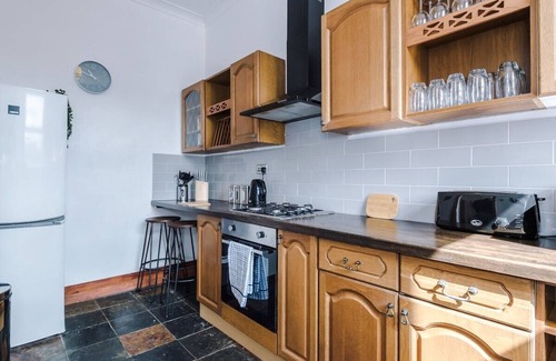 Pontefract House | Cozy Pontefract House for 12 with Parking & WiFi