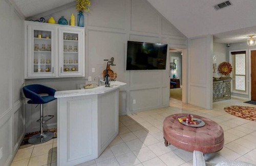 Friendswood House | Beautiful Pool! Relaxing Spacious Home