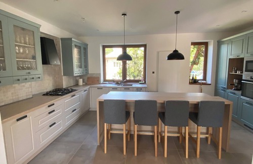 Roznava Apartment | Cozy Mountain Gateway Home with Pool and Pet-Friendly Amenities