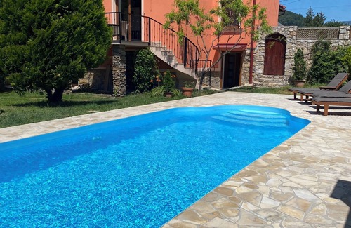 Roznava Apartment | Cozy Mountain Gateway Home with Pool and Pet-Friendly Amenities