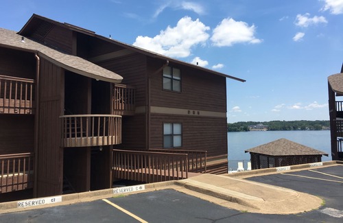 Lakeland Condo | Idyllic Poolside Condo with Breathtaking Lake Views