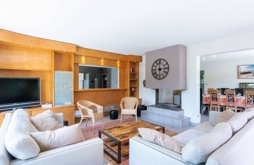 Agon-Coutainville House | Inviting Private Villa for 12 with Ocean View & Pet-Friendly