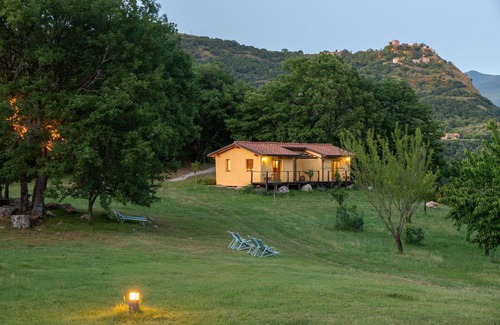 Arcidosso Villa | Inviting Villa for 16 with Pool, WIFI & Family Amenities