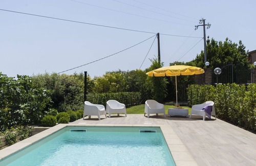 Lake Bracciano Villa | Private Villa with Pool, A/C & Pet-Friendly Amenities