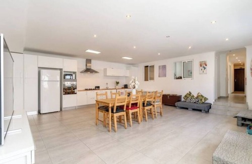 Costa de Caparica House | Beautiful private beach villa