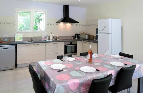 Civrac-en-Medoc House | Private Villa for 4 with Ocean View, WIFI & Terrace