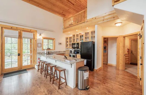 Crystal Lake Cabin | Spacious Private Cabin with Ocean View and Pet-Friendly Amenities