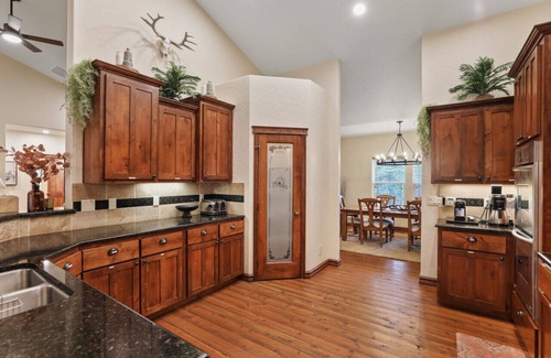 Priest River House | Elegant Priest Lake Home with Golf Course and Spa Access