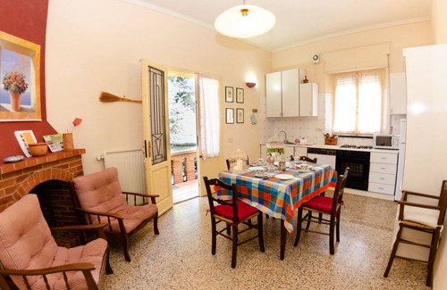 Cascine-La Croce Villa | Inviting Private Villa near Lucca with Pool and Pet-Friendly