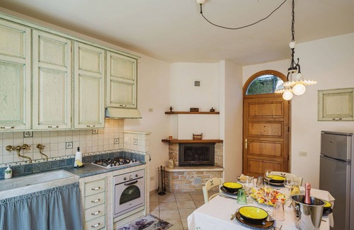 Stazzema House | Inviting Villa for 4 with Ocean View, Pets Welcome & WIFI