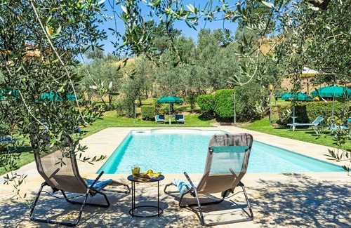 Loro Ciuffenna House | Beautiful private villa for 14 people with private pool, WIFI, balcony, pets allowed and parking