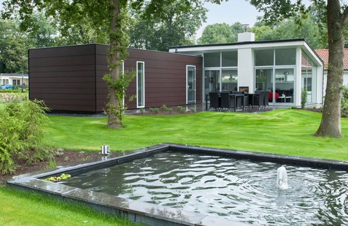 West-Graftdijk House | Relaxing Villa for 6 with Lake View, Kitchen, and Parking