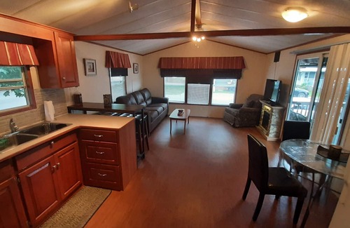 Sherkston Cottage | Cozy Oceanfront Cottage at Sherkston Shore Resort