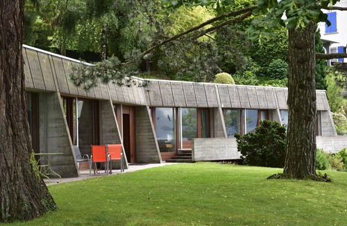 Montreux Villa | Cozy Villa Retreat for 7 with Pet-Friendly Amenities