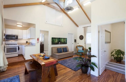 Kamuela Cottage | Cozy Private Cottage with Ocean View & Pet-Friendly Amenities