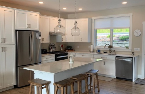 Penn Yan House | Stunning 5-Bedroom Lake House with Pool and Ocean Views