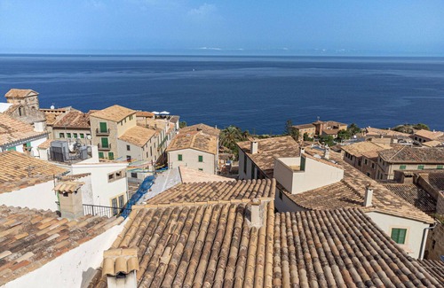 Banyalbufar House | Cozy Oceanfront Villa with WiFi, Terrace and Parking