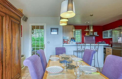 Sabran House | Inviting Villa for 5 with Private Pool and Modern Amenities