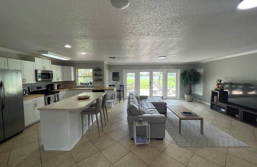 Windermere House | Beautiful Private gated Lakefront estate in Windermere on 2 acres of land!