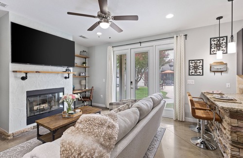 North Central Carrollton House | Private Guest House with Ocean View and Spa Amenities