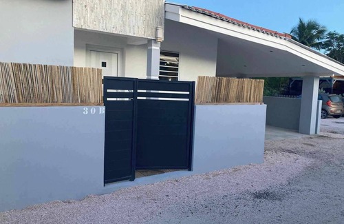 Piscadera House | Beautiful private house with pool close to beaches, supermarket and airport