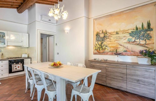 Montevarchi Villa | Inviting Villa for 12 with Private Pool, Hot Tub & A/C