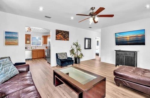 Parkside House | BEAUTIFUL PRIVATE RESORT 7 bedrooms 5 baths pool house