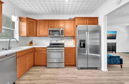 Parkside House | BEAUTIFUL PRIVATE RESORT 7 bedrooms 5 baths pool house