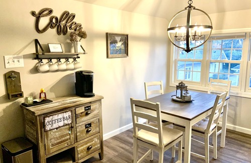 Historic Downtown Franklin House | Inviting Private Suite in Downtown Franklin with Spa & Breakfast