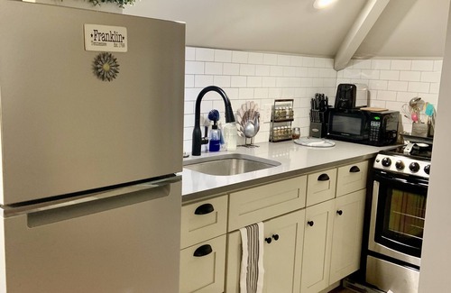 Historic Downtown Franklin House | Inviting Private Suite in Downtown Franklin with Spa & Breakfast