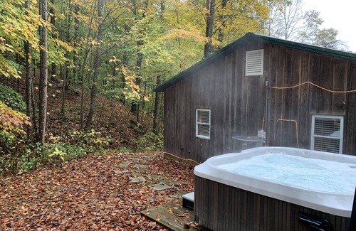 New Marshfield Cabin | Idyllic Retreat: Private Getaway Near Athens & Hocking Hills