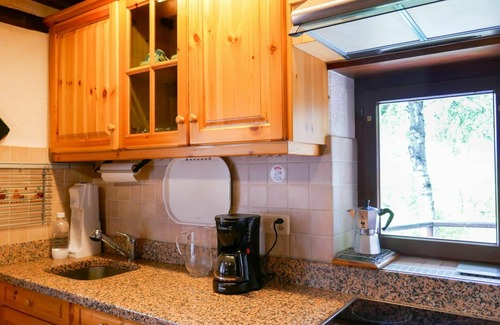 Aquila House | Inviting Private Villa for 4 with Pets, WIFI & Scenic Views