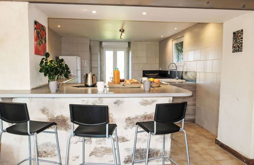 Trevou-Treguignec Villa | Cozy Apartment for 10 with WiFi, Pet-Friendly & Parking