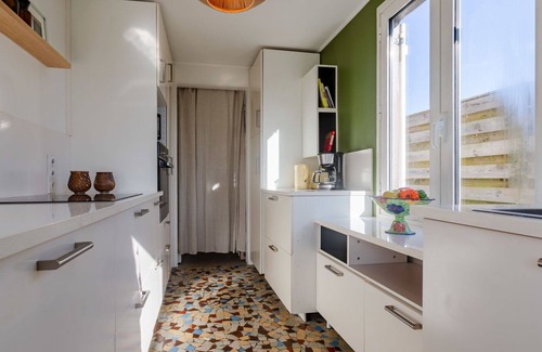 Canapville Villa | Cozy Villa for 6 with Ocean View, Terrace & WIFI