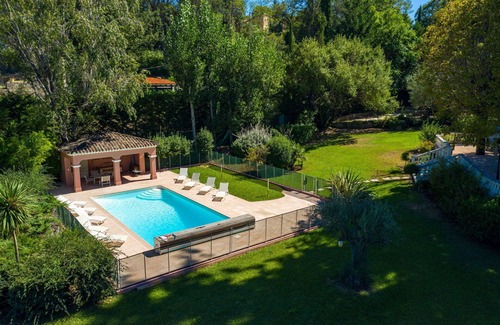 Draguignan Villa | Inviting Private Villa with Pool and WIFI for 11 Guests