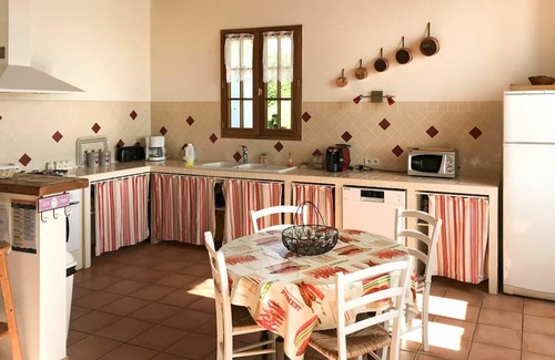 Lalandusse Villa | Relaxing Private Villa with Pool, A/C & Pet-Friendly Amenities
