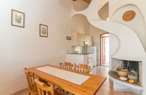 La Ciaccia House | Inviting Oceanfront Villa for 6 with Free WiFi and A/C