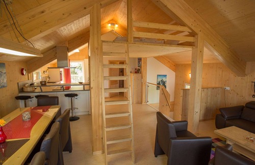 Wolfsberg House | Private Villa for 8: Enjoy WIFI, Terrace & Spa Amenities
