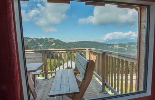 Wolfsberg House | Private Villa for 8: Enjoy WIFI, Terrace & Spa Amenities