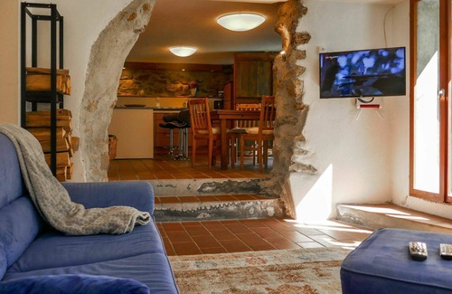 Negrentino House | Inviting Private Villa for 5 with Pets, WIFI & Panoramic Views