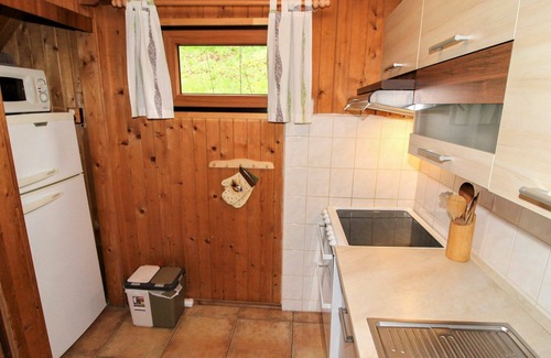 Krasna Lipa House | Elegant Villa Retreat with Lake Views, Wi-Fi & Pet Friendly
