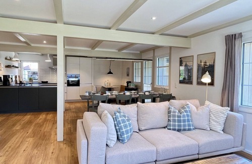 Loffingen House | Beautiful private villa for 8 people with WIFI, TV, patio, pets allowed and parking