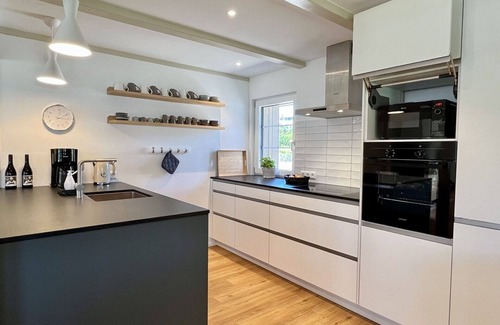 Loffingen House | Beautiful private villa for 8 people with WIFI, TV, patio, pets allowed and parking