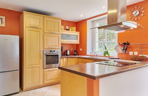 Le Vretot House | Inviting Private Villa for 5 with Ocean View & Pet-Friendly