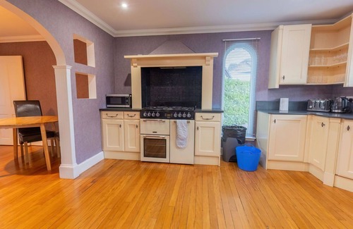 South Galson Villa | Private Villa for 10 with WIFI, TV, Kitchen & Spa Access