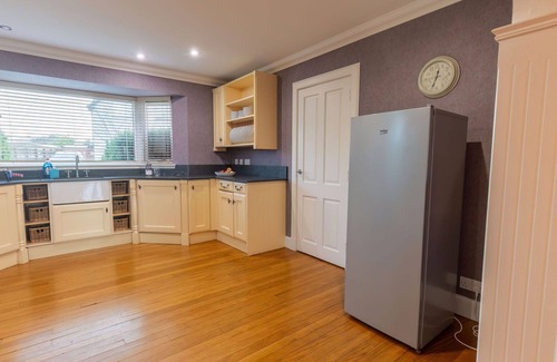 South Galson Villa | Private Villa for 10 with WIFI, TV, Kitchen & Spa Access