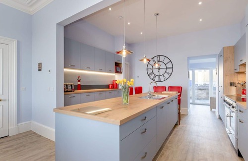 Portpatrick House | Beautiful private villa for 16 guests with WIFI, TV, patio and pets allowed