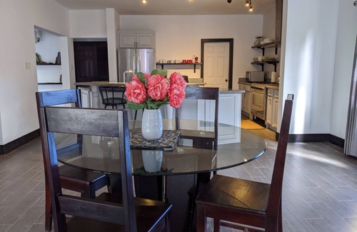 Runaway Bay Villa | Impressive Private Villa in Runaway Bay with Pool & Spa